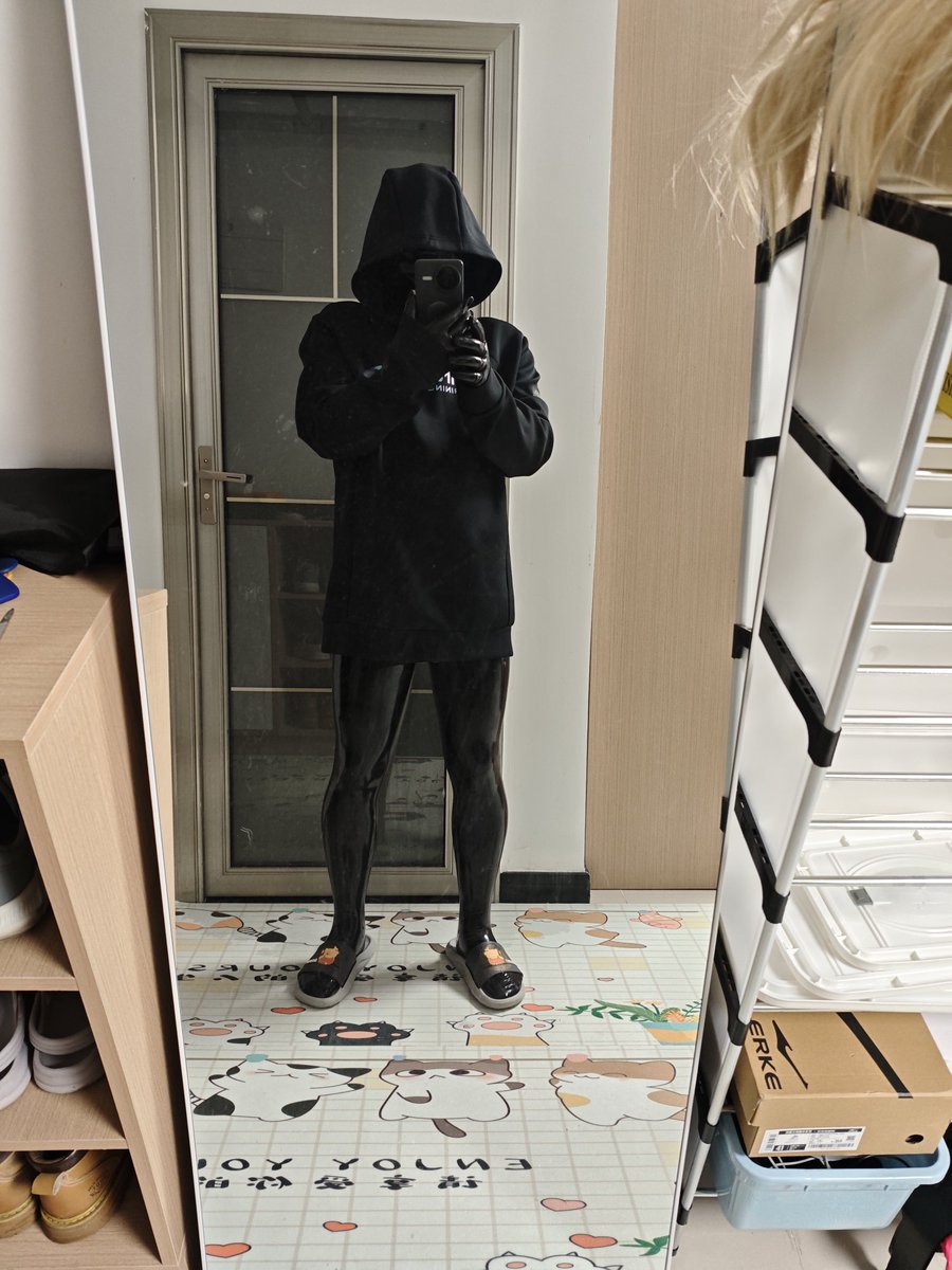 18507262wer's tweet photo. 乳胶人妖准备出发！前锁后塞，大几把在哪里？ https://t.co/SVXjBZbiJK