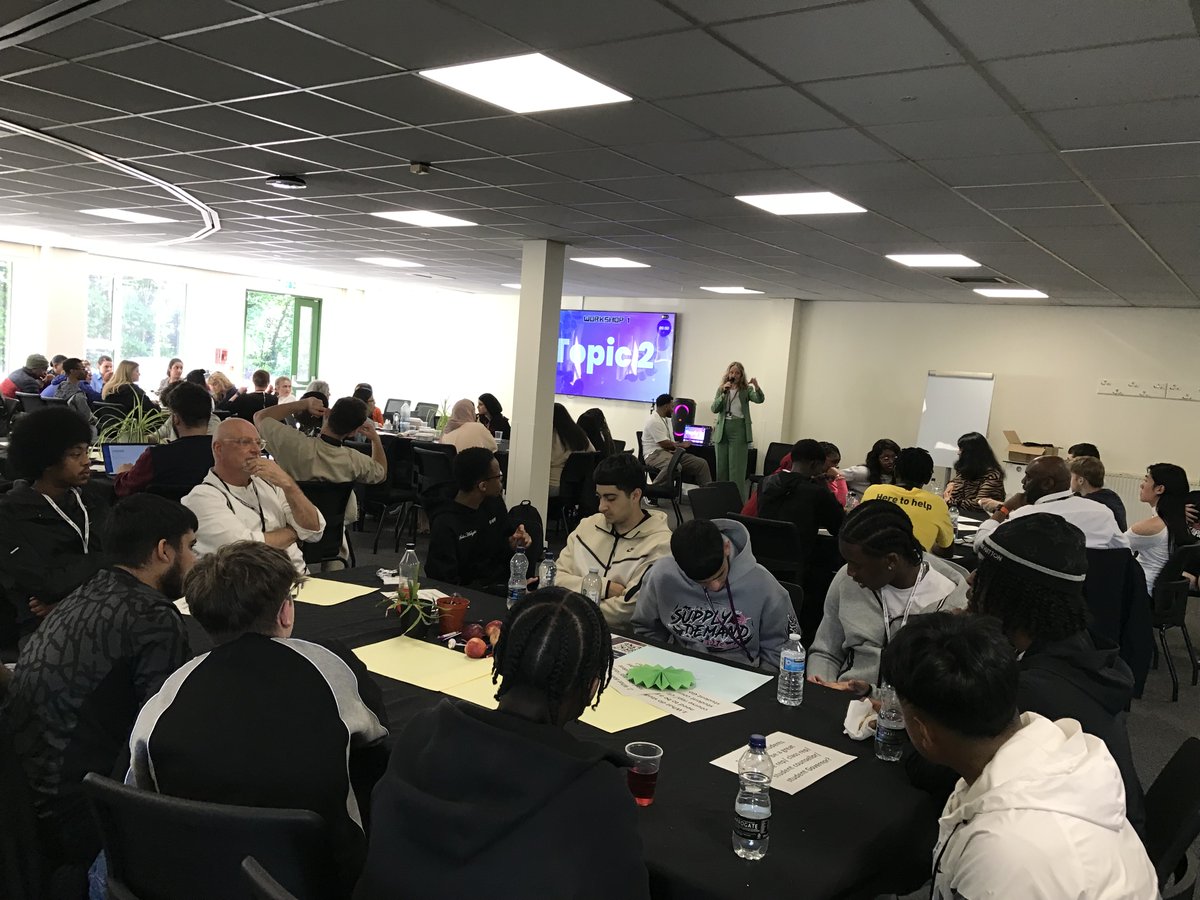 BMetC's tweet photo. Our student experience teams joined forces with key #youth focused community organisations today, to deliver our #studentconference held at our Sutton Coldfield College. The theme was #empoweringvoices, #shapingfutures: #BuildingLeadership, Community &amp; #Global #Citizenship.👍🎉😊 https://t.co/RAUgpubRJu