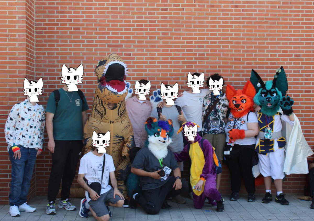 Fotitos de este finde en #FicZone2025 con gente que mola ^^

<a href="/Nordy060/">NordyElias "PerreteKebab"</a> <a href="/THawk_Shiro/">🜅_THawk_Shi☈Θ</a> <a href="/WolF_Lone7/">WolfLone | Ibercon 🔜</a> <a href="/xXsplat25Xx/">xXsplat25Xx 🔜 Ibercon 2026</a> …