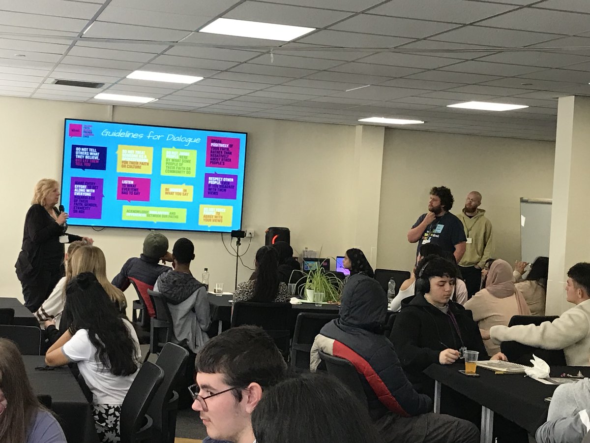 BMetC's tweet photo. Our student experience teams joined forces with key #youth focused community organisations today, to deliver our #studentconference held at our Sutton Coldfield College. The theme was #empoweringvoices, #shapingfutures: #BuildingLeadership, Community &amp; #Global #Citizenship.👍🎉😊 https://t.co/RAUgpubRJu