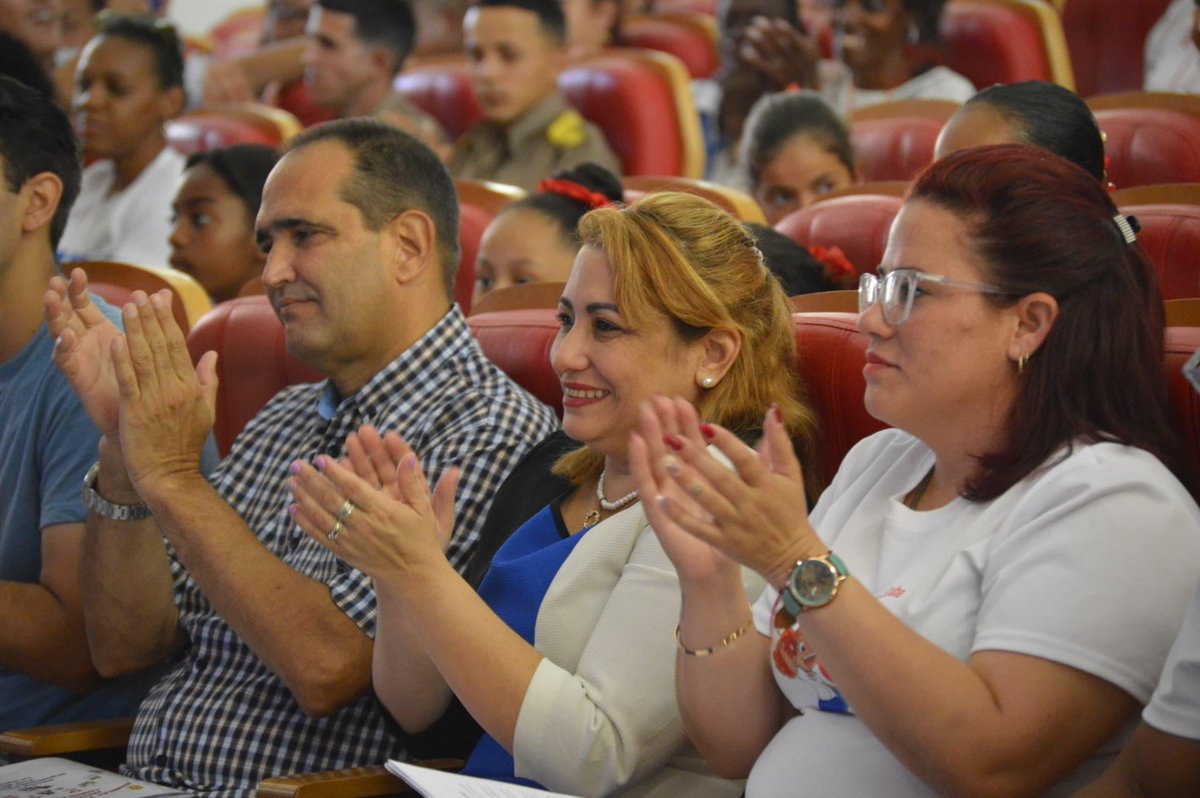 La <a href="/OPJMCuba/">OPJM Cuba</a> es el presente y futuro de la Patria, conmueve y compromete la profundidad de los análisis,la disposición a seguir haciendo por la Revolución.Ser fieles continuadores de la obra más grande y emancipadora es una alta responsabilidad.Estuvo dedicada a #FidelPorSiempre.