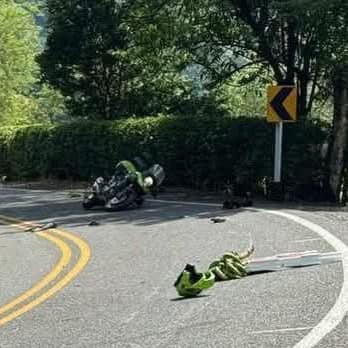 florencianoscom's tweet photo. Presunto ataque a patrulla de la Policía de Carreteras en la vía Bolombolo–Ciudad Bolívar genera tensión. El hecho ocurrió entre Peñalisa y Remolino durante labores de control. Aún no se conoce el estado de salud de los uniformados. Autoridades investigan. https://t.co/lUEexUPZeM