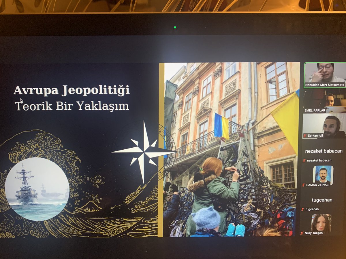 <a href="/ArveloaMert/">Mert N. Matsumoto (松本信秀)</a> Avrupa jeopolitigini teorik bir yaklasim olarak inceleyen sunumunu yapiyor. <a href="/EUGLORDER/">EUGLORDER</a>