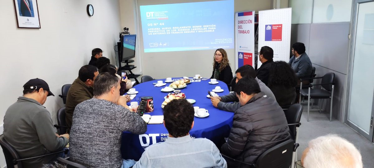 drtohiggins's tweet photo. En sesión del Consejo Tripartito Reg. de Usuarios (CTRU), la @drtohiggins Daniela Cabrera y los Coodinadores de RR.LL. Hernan Cabello e Inspectivo Alejandro Vergara, exponen sobre el Decreto Supremo 44. Por un ambiente de trabajo seguro y saludable https://t.co/trMESPSidU