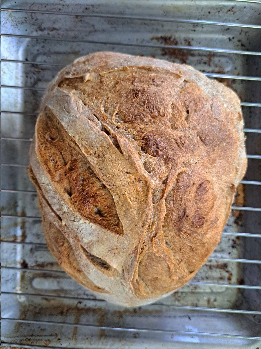 Horneado esta mañana y ya queda menos de la mitad #Sourdough
