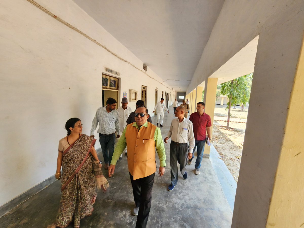 profappandey's tweet photo. आज प्रयागराज में प्रतिष्ठित कॉलेज में कार्यक्रम।के दौरान https://t.co/idjiynJDQ2