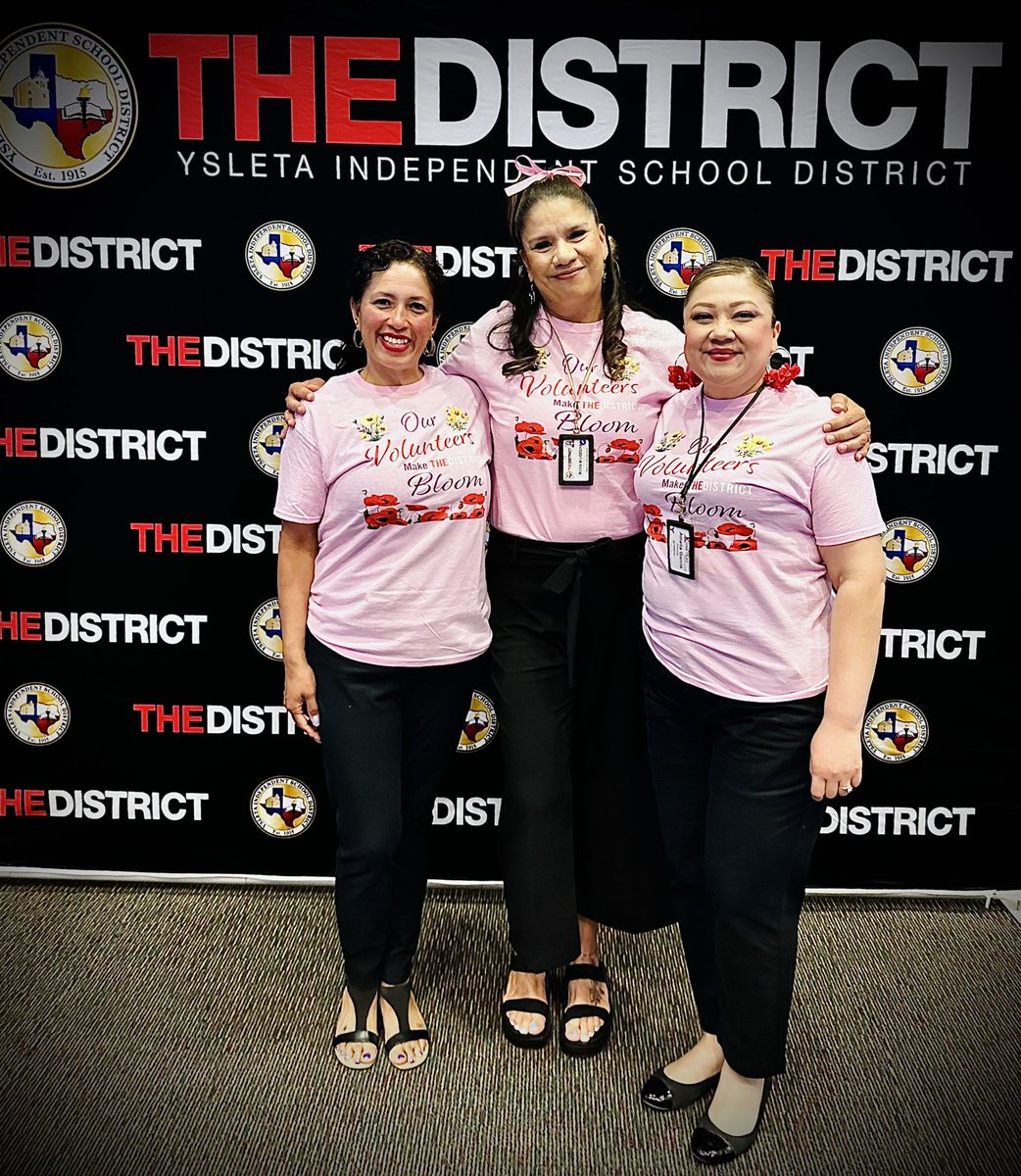 Celebrating our amazing volunteers with our amazing Home School Liaison <a href="/rlozoya20/">Rosa</a> and Mrs. Berry. Our volleyball volunteers go above and beyond for our program! #YISDVolunteers