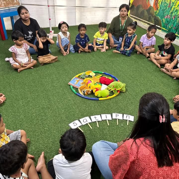 DNA_JrPreSchool's tweet photo. Day 2: STEAM SUMMER CAMP 🏖️ 

Phonics and intellectual activity 🕷️🍎🐯💉🦚💅🏻

#dnajuniorpreschool #bestplayschoolincuttack #summercamp #summerfun #summervibes #summertime #kidslearning #kidsmood #kidsactivities #activitybasedlearning #activityforkids https://t.co/IAosSN4of2