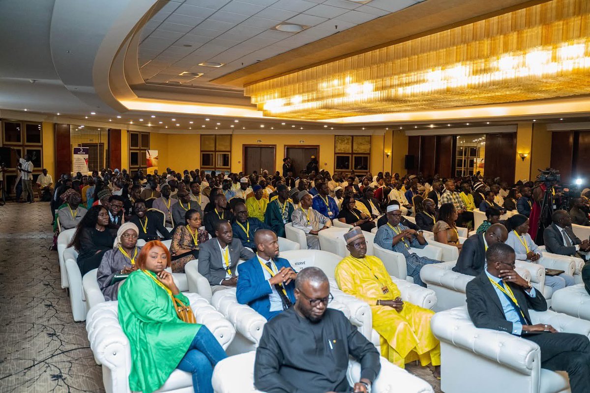 J’ai encouragé les initiatives comme celle de la startup Jolof Mobility lors de la 1ère édition de la «Grande rencontre des taxis» hier 28 avril 2025. 
J’ai souligné l'importance des taxis dans la mobilité urbaine et les défis à relever tels que la vétusté des véhicules.