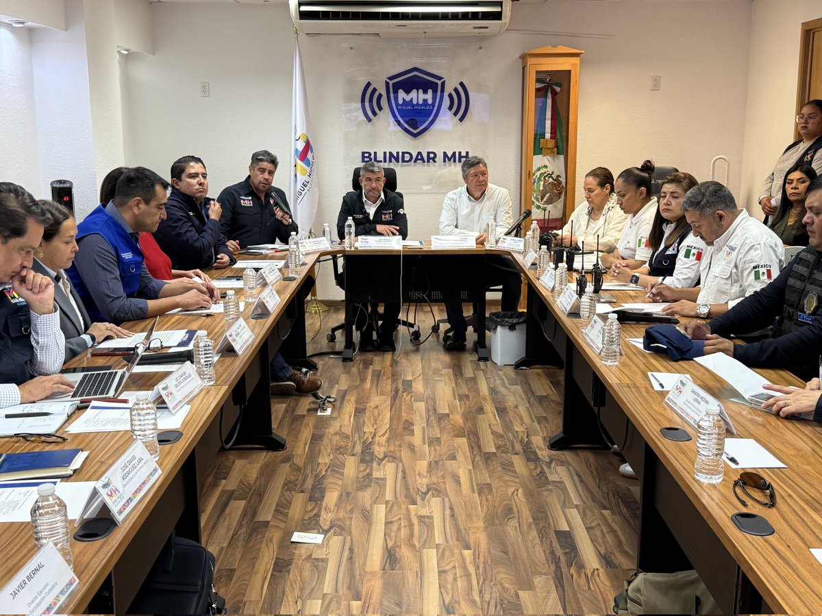 Alcaldía Miguel Hidalgo (@alcaldiamhmx) on Twitter photo Para dar seguimiento a los reportes que se generan tras el sismo, el alcalde <a href="/mauriciotabe/">Mauricio Tabe Echartea</a> encabeza la instalación de la Sala de Crisis desde Base Sombra, de acuerdo al Protocolo de atención a la Emergencia Sísmica de la CDMX, junto al Secretario de @laSEMOVI <a href="/HectorUlisesGN/">Héctor Ulises García Nieto</a>, Para dar seguimiento a los reportes que se generan tras el sismo, el alcalde <a href="/mauriciotabe/">Mauricio Tabe Echartea</a> encabeza la instalación de la Sala de Crisis desde Base Sombra, de acuerdo al Protocolo de atención a la Emergencia Sísmica de la CDMX, junto al Secretario de @laSEMOVI <a href="/HectorUlisesGN/">Héctor Ulises García Nieto</a>,