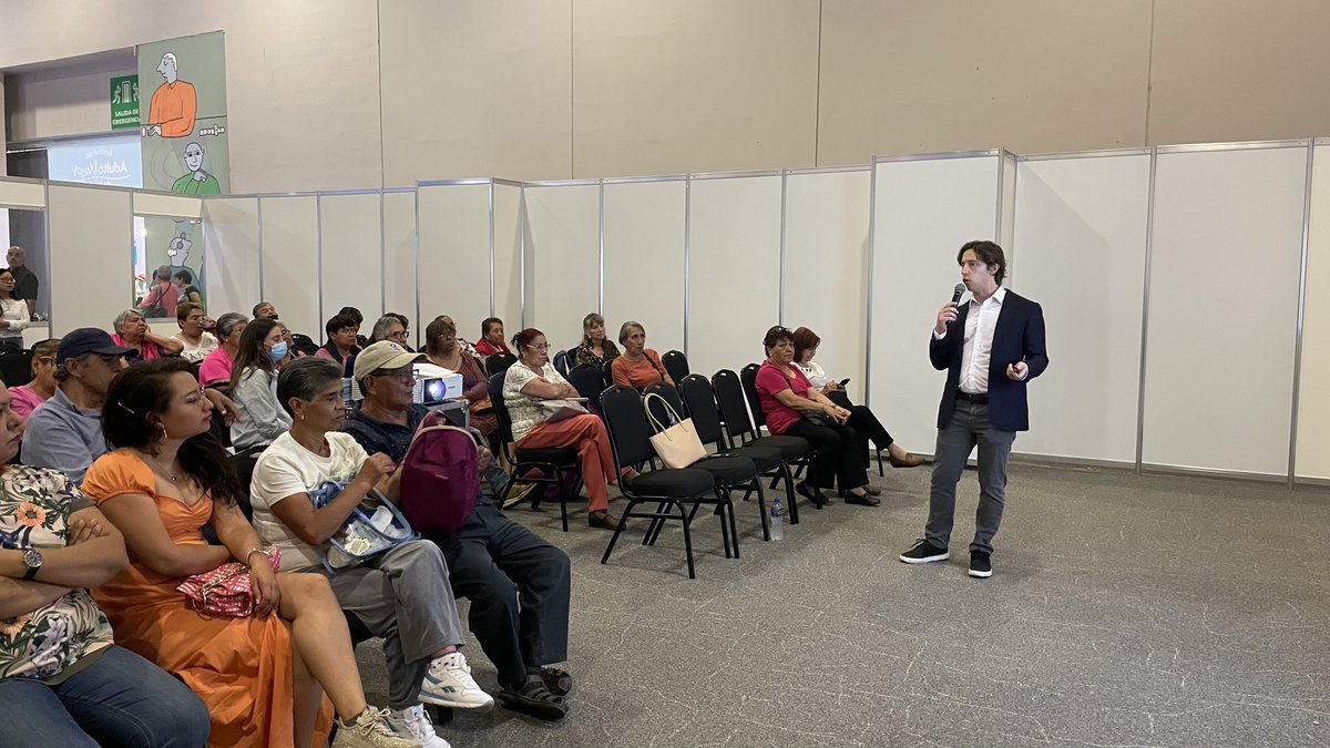 ¡Gracias por ser parte del Festival del Adulto Mayor 2025! ❤️
Nos llena de orgullo haber compartido esta experiencia contigo y tu familia. Gracias por confiar en nosotros para cuidar la salud visual de tus seres queridos. 
¡Nos vemos el próximo año! 👨🏻‍🦳✨👩🏻‍🦳