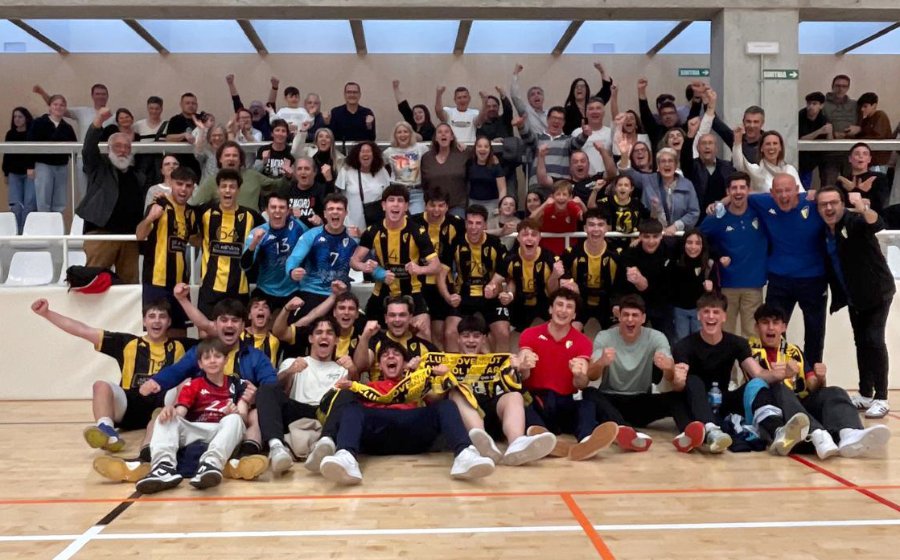 CatHANDBOL (@cathandbol) on Twitter photo RESUM J28 #1aCatH: El <a href="/cjhmataro/">Joventut Handbol Mataró</a> B dóna el "sorpasso" guanyant a la pista de l'<a href="/HandbolBCNSants/">CEH BCN SANTS UBAE</a> desplaçant-lo del lideratge del grup B i de la zona d'ascens.
En el grup A l'<a href="/HandbolStVicenc/">HandbolSantVicenç</a> B també fa un pas important cap a l'ascens.
➡️ cathandbol.cat/catalanes/1a-c… RESUM J28 #1aCatH: El <a href="/cjhmataro/">Joventut Handbol Mataró</a> B dóna el "sorpasso" guanyant a la pista de l'<a href="/HandbolBCNSants/">CEH BCN SANTS UBAE</a> desplaçant-lo del lideratge del grup B i de la zona d'ascens.
En el grup A l'<a href="/HandbolStVicenc/">HandbolSantVicenç</a> B també fa un pas important cap a l'ascens.
➡️ cathandbol.cat/catalanes/1a-c…