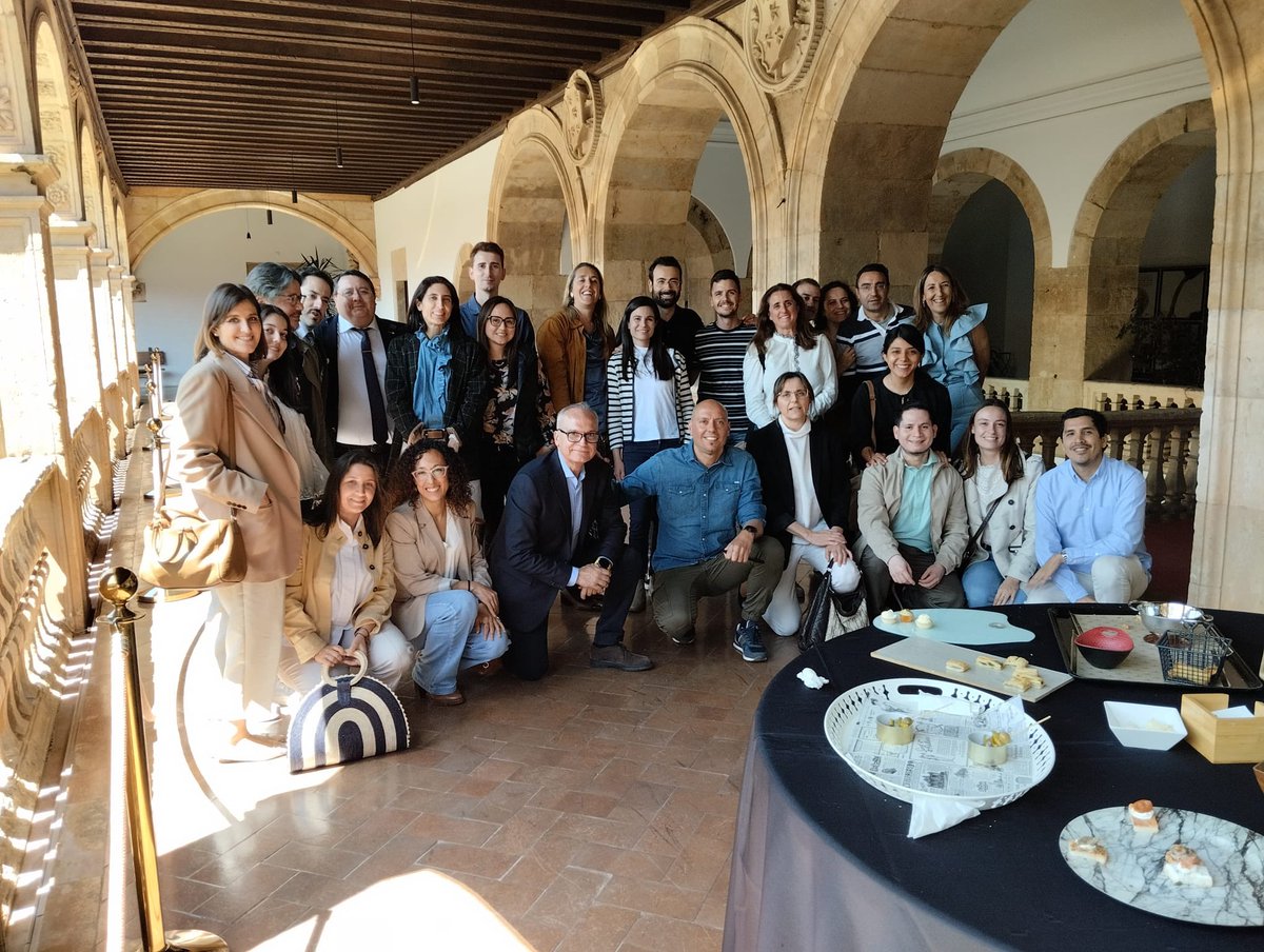 Hoy celebrábamos los 100 trasplantes renales de donante vivo y páncreas riñón del CAUSA.Gracias a los Servicios de Nefrologia de Castilla y León,a todos los servicios hospitalarios implicados en el éxito del programa,a la coordinación autonómica,ONT, Gerencia…y a los donantes!