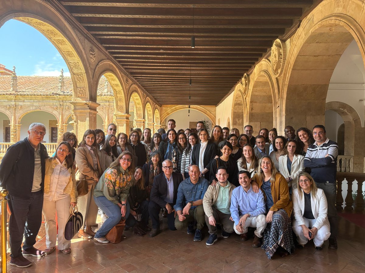 NefrologiaSa's tweet photo. Hoy celebrábamos los 100 trasplantes renales de donante vivo y páncreas riñón del CAUSA.Gracias a los Servicios de Nefrologia de Castilla y León,a todos los servicios hospitalarios implicados en el éxito del programa,a la coordinación autonómica,ONT, Gerencia…y a los donantes! https://t.co/yXmbYPp4KA
