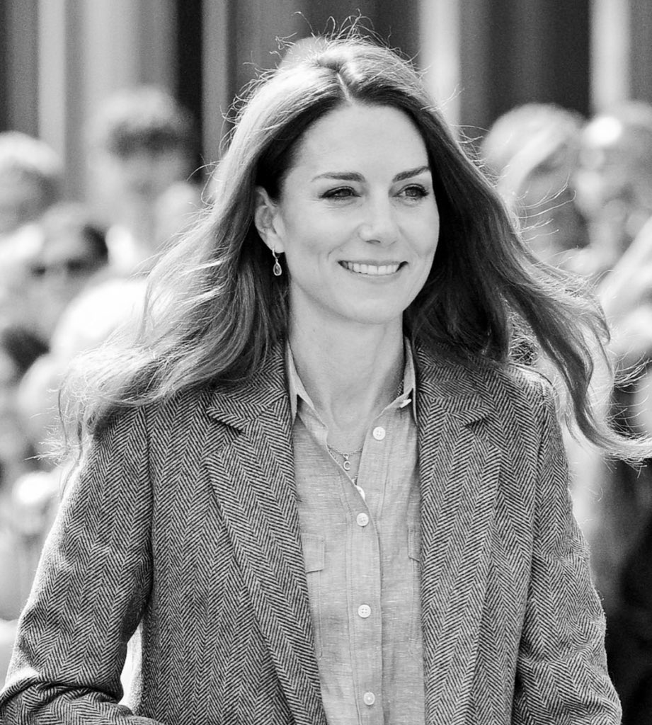 duchess_salty's tweet photo. @people Her name is Catherine.
#PrincessCatherine
#PrincessofWales
#LadyofTheIsles
#DuchessofRothesay
#CountessofCarrick
#BaronessofRenfrew
This lady is our future Queen and hasn’t been a Middleton for 14 years.
❤️ https://t.co/SOvwvcDPFY