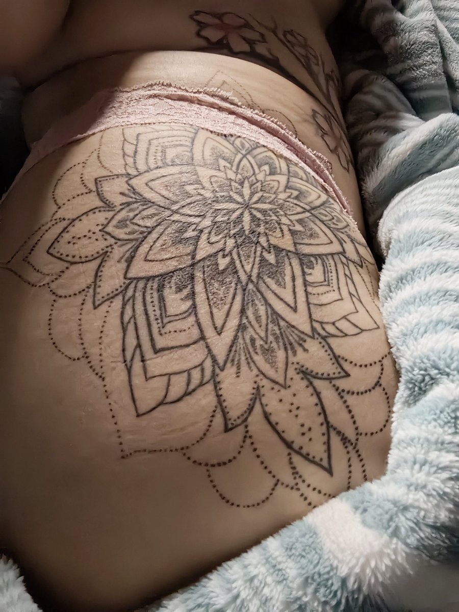 DarkAngel_DB's tweet photo. Amo como se ve el tatuaje...
I will upload some pictures to my only fans I love how my body is changing these last few months. https://t.co/UMRLndnpKj