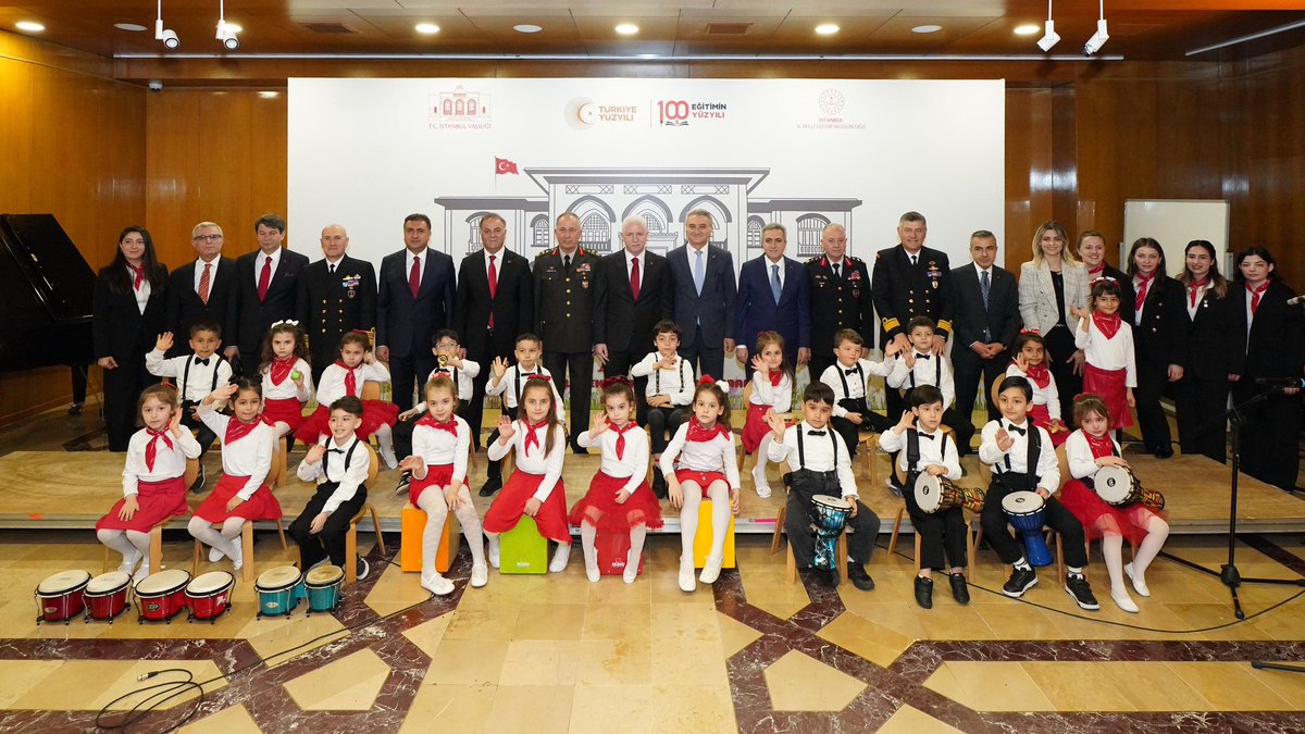 imemtemelegitim's tweet photo. 23 Nisan Ulusal Egemenlik ve Çocuk Bayramı’nda ilk defa sahne alan “İstanbul İl Millî Eğitim Müdürlüğü Bin Çocuk Korosu” göz doldurdu.
@tcmeb @Yusuf__Tekin @istanbulilmem @MucahitYentur https://t.co/ygyOqEkX4Y