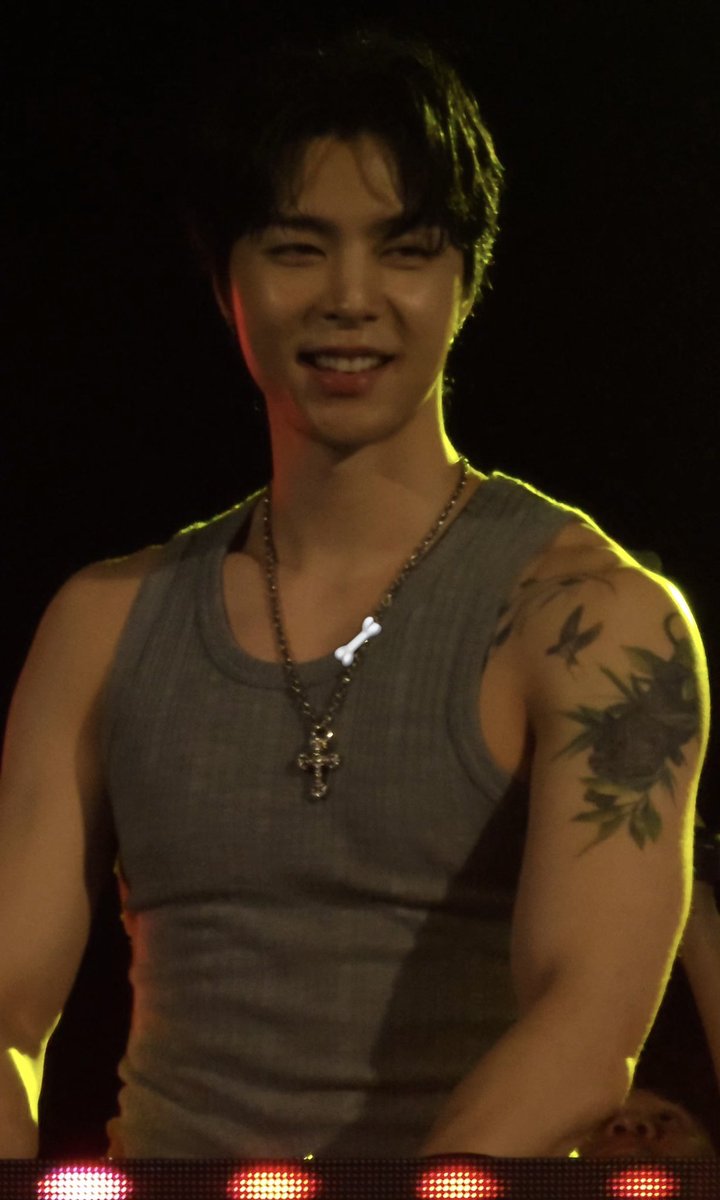 Boneee29's tweet image. 250412

🐷

#쟈니 
#JOHNNY 
#쟈니비 
#JOHNNYBE 
#JOHNNYBEinCHIANGMAI 
#2025WILDWOODSPARTY