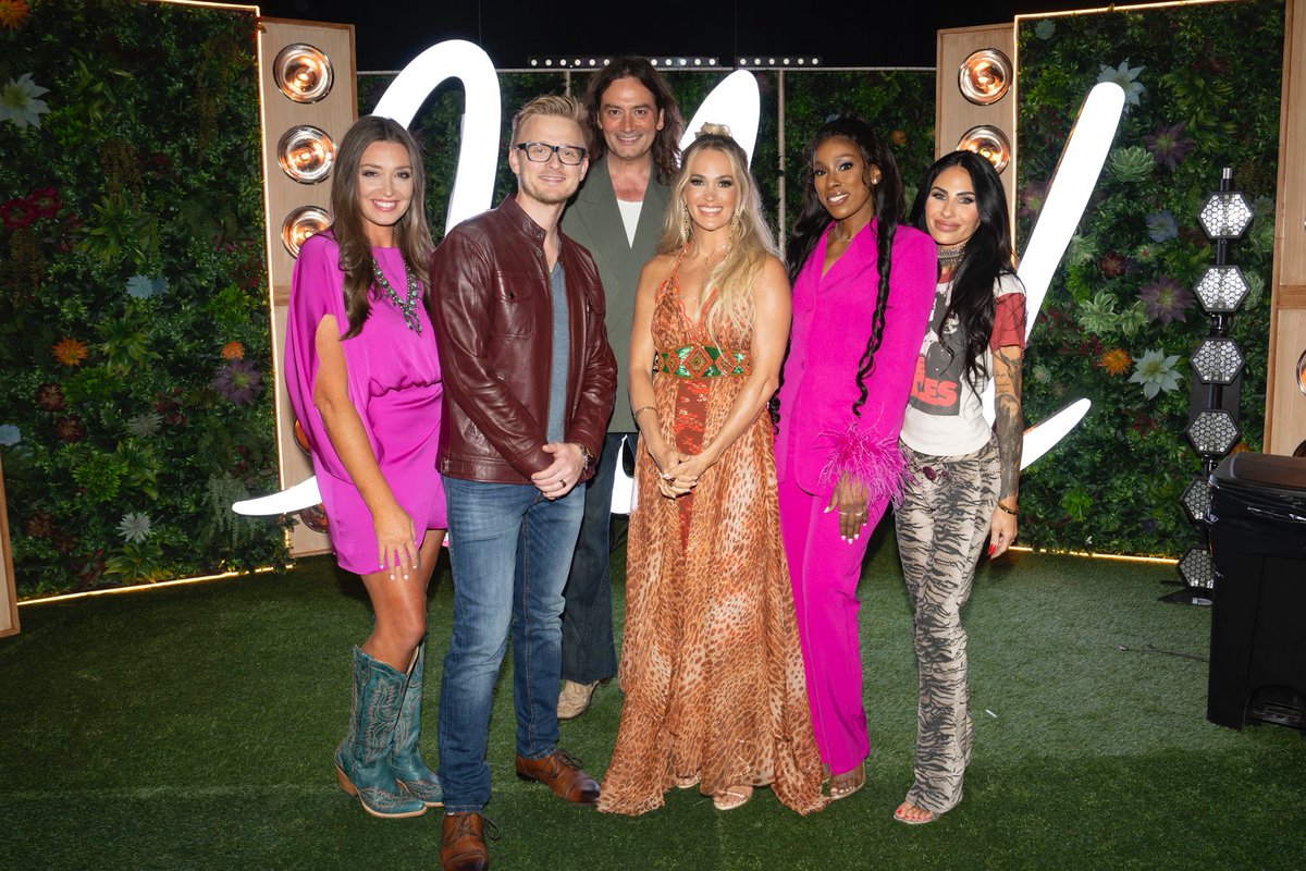 Carrie Underwood (@carrieunderwood) on Twitter photo Loved reuniting with some of the <a href="/AmericanIdol/">American Idol</a> class of 2005 last night! #AmericanIdol #CUonIDOL #2005 ❤️🤩 Loved reuniting with some of the <a href="/AmericanIdol/">American Idol</a> class of 2005 last night! #AmericanIdol #CUonIDOL #2005 ❤️🤩