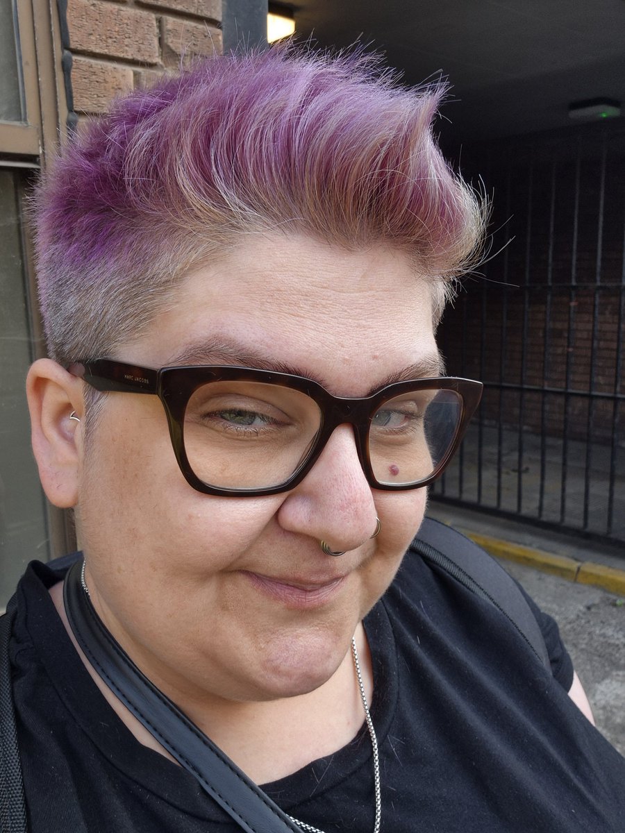 xzombiexqueen's tweet photo. Had my barnet cut, now I'm cooking the colour
#softbutch 🙃 https://t.co/jmchC3YZx9