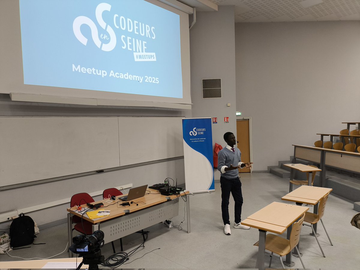 codeursenseine's tweet image. C'est au tour Oumar Ndiaye qui nous vend les mérites de
Go/golang language
#MeetupAcademy
