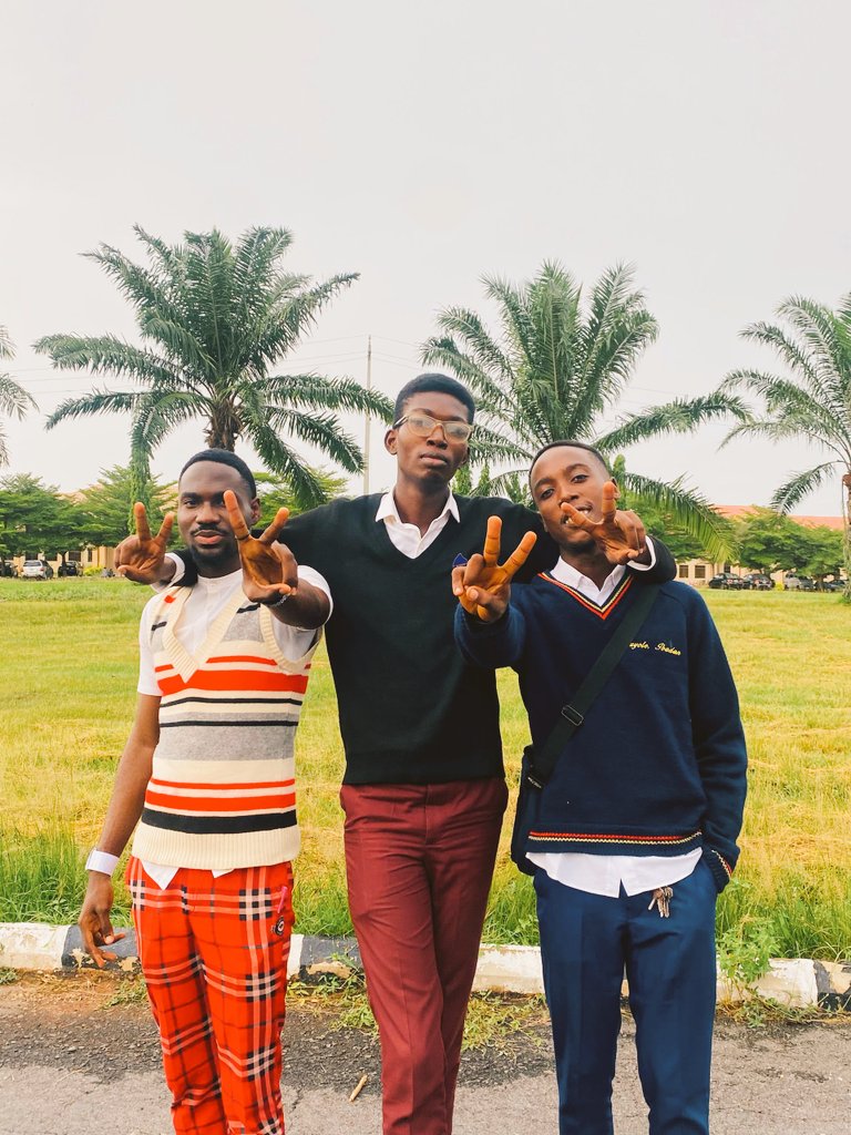 FYB DAY 2 - BACK TO SCHOOL 

So guys I attended OASS, Oluyole Ibadan😌 and thise
(If you know, you know 😜😁)