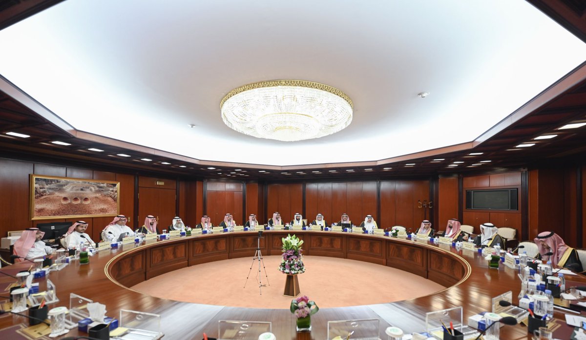 ShuraCouncil_SA's tweet photo. لجنة الطاقة والصناعة في #مجلس_الشورى تعقد اجتماعا برئاسة عضو المجلس رئيس اللجنة الدكتور أسامة عارف، لمناقشة التقرير السنوي للمركز الوطني للتنمية الصناعية للعام المالي 1445/1446هـ، بمشاركة عدد من المسؤولين في المركز. https://t.co/K0CU68tt4y