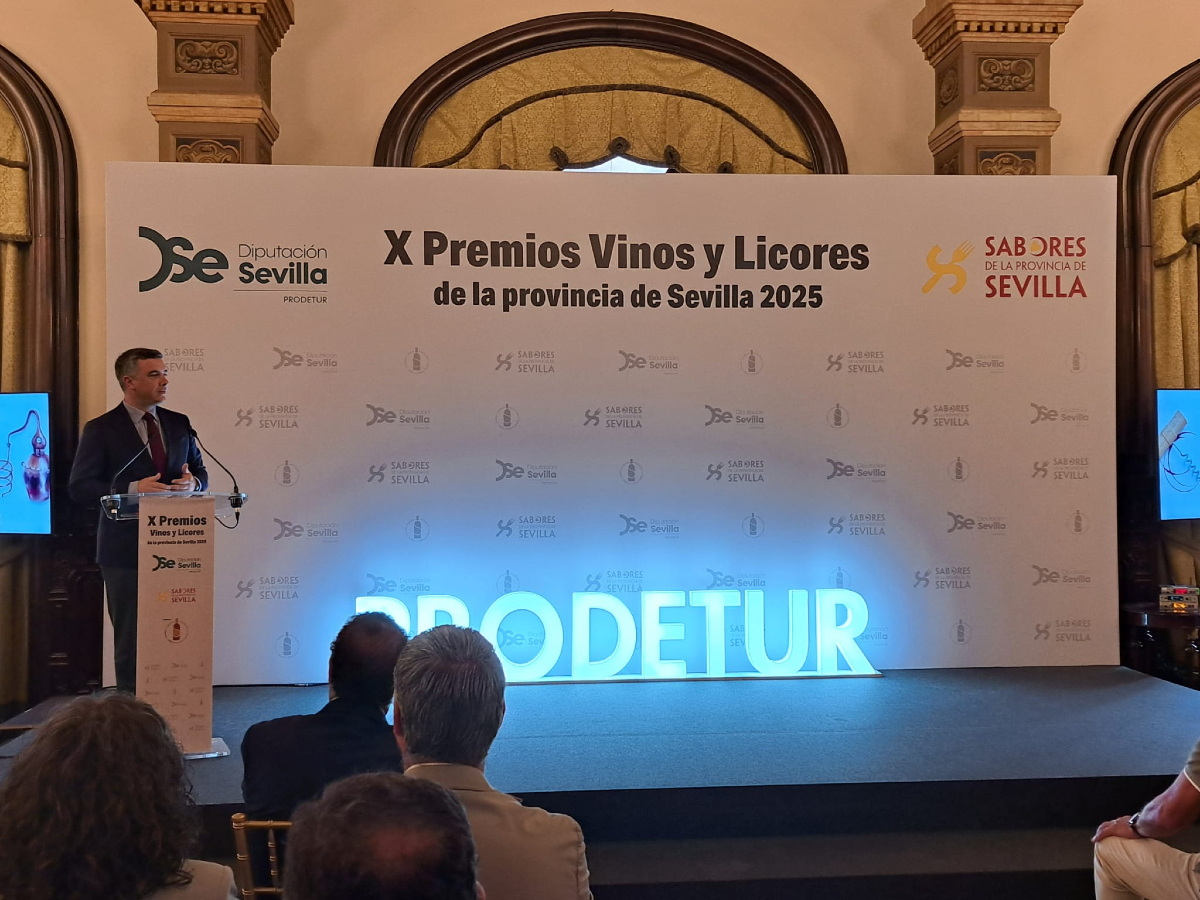 🍷 El vicepresidente de Prodetur, Rodrigo Rodríguez Hans, da la bienvenida a la X edición de los Premios “Vinos y Licores de la Provincia de Sevilla”, apoyando a nuestros productores y a la excelencia local.
#SaboresDeLaProvinciaDeSevilla #VinosyLicores2025
