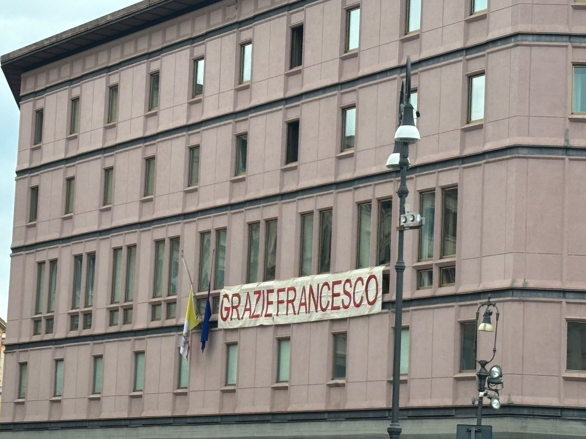 Italy is the focal point and a place of great mourning as the farewells for Papa Francesco continue. After paying respects while He lay in state and attending His funeral, yesterday we visited His peaceful, simple and perfect place of rest 🕊️
