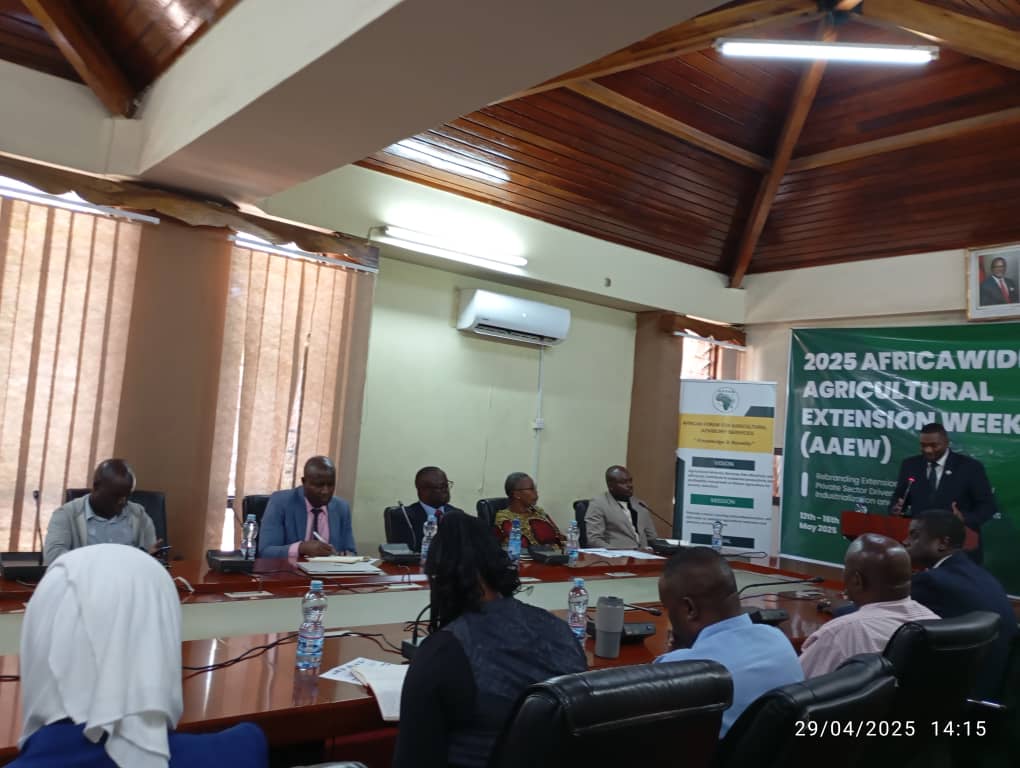 African Forum For Agricultural Advisory Services. (@afaasinfo) on Twitter photo Today.Hon <a href="/KawaleSam/">shyam mahadev kawale</a> minister of Agriculture Malawi officially unveiled the 7th Africawide Agriculture Extension Week #AAEW2025 at a press Conference held in Lilongwe today. The event is to attract 1000 guests & to be officially opened by the <a href="/PresidentMw/">President Of Malawi</a> .<a href="/AU_DARBE/">AU Agriculture, RuralDev't BlueEconomy Environment</a> <a href="/AGRA_Africa/">AGRA - Sustainably Growing Africa’s Food Systems.</a> Today.Hon <a href="/KawaleSam/">shyam mahadev kawale</a> minister of Agriculture Malawi officially unveiled the 7th Africawide Agriculture Extension Week #AAEW2025 at a press Conference held in Lilongwe today. The event is to attract 1000 guests & to be officially opened by the <a href="/PresidentMw/">President Of Malawi</a> .<a href="/AU_DARBE/">AU Agriculture, RuralDev't BlueEconomy Environment</a> <a href="/AGRA_Africa/">AGRA - Sustainably Growing Africa’s Food Systems.</a>