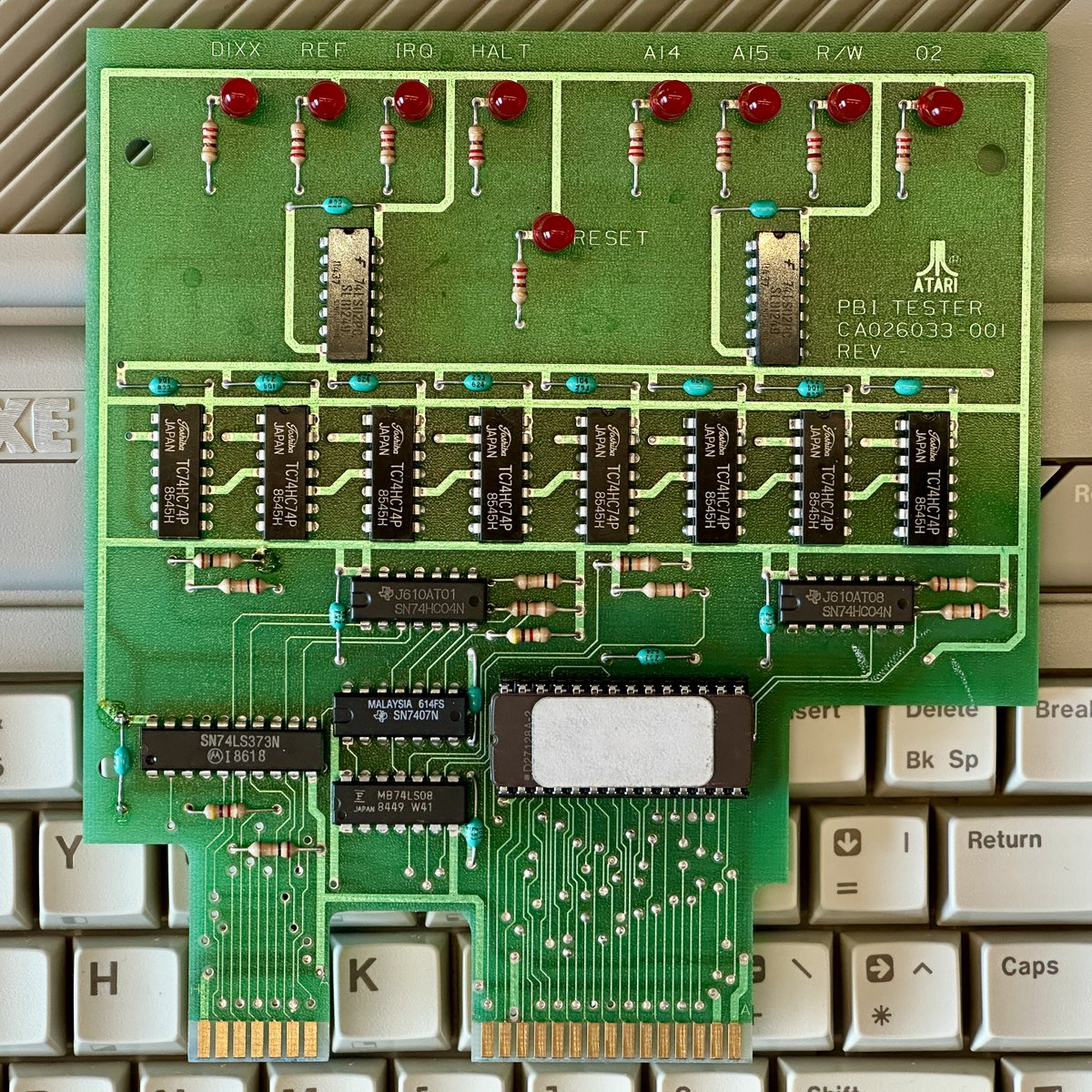 thevintnerd's tweet image. Recently got the Atari XE PBI Tester CA026033. Good thing the label is still attached! 😜

#Atari #AtariXE #Atari65XE #Atari130XE #Atari800XE #Atari8Bit #CA026033 #VintageComputing #RetroComputers #RetroGaming #WallOfRetro #NerdsOfVintage #HappyNerding #TheVintNerd