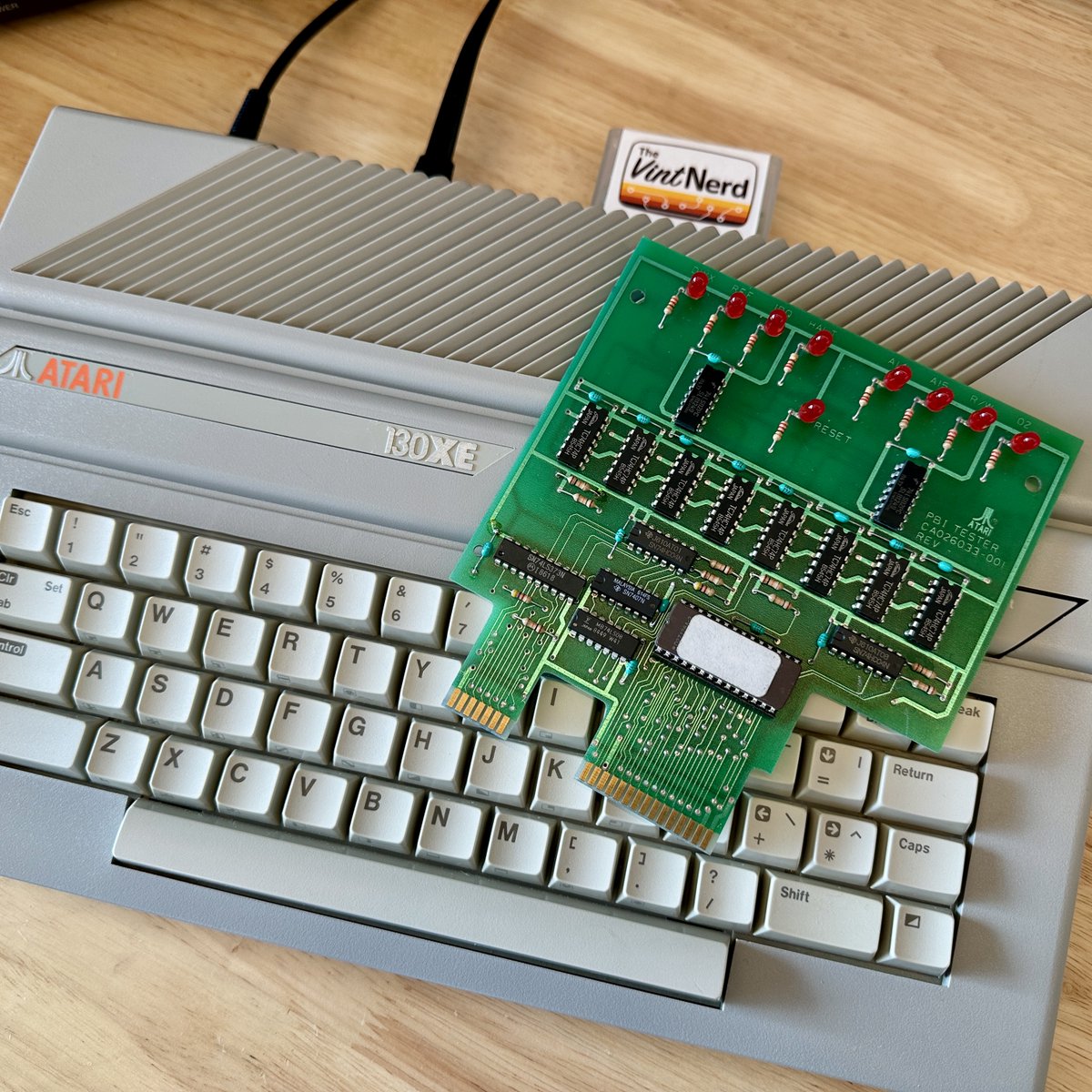 thevintnerd's tweet image. Recently got the Atari XE PBI Tester CA026033. Good thing the label is still attached! 😜

#Atari #AtariXE #Atari65XE #Atari130XE #Atari800XE #Atari8Bit #CA026033 #VintageComputing #RetroComputers #RetroGaming #WallOfRetro #NerdsOfVintage #HappyNerding #TheVintNerd