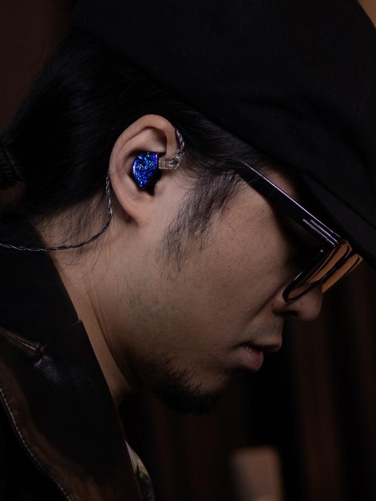 syeindunce's tweet photo. 🎵 Plug &amp; Play Magic🎧
✨No Bluetooth struggles.
✨Just premium sound at 30,000ft.
✨That satisfying *click* of a perfect connection
#hifi #Audio #syeindunce #LaborDay #laborday2025 https://t.co/dwWrkiFS2U