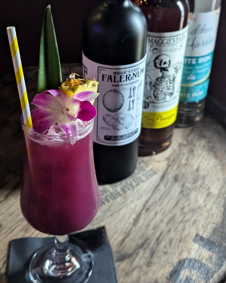EpicastTV's tweet photo. Happier Hour!! - tonight at Maggie's Farm Rum in the Strip!

Great tunes, great vibes, hifi sound and drink specials all evening. Music starts around 7, hope to see you there!!! https://t.co/Xs7W3uazm0
