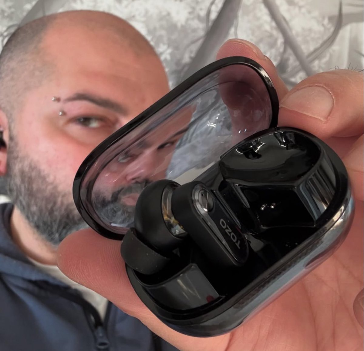 MikyAncona's tweet image. Tozo Crystal Pods Earbuds 
youtu.be/OWJIZVOWs9U?si…
#crystal #pods #tozo #tozocrystalpods #earbuds #mikyancona #tech #technology