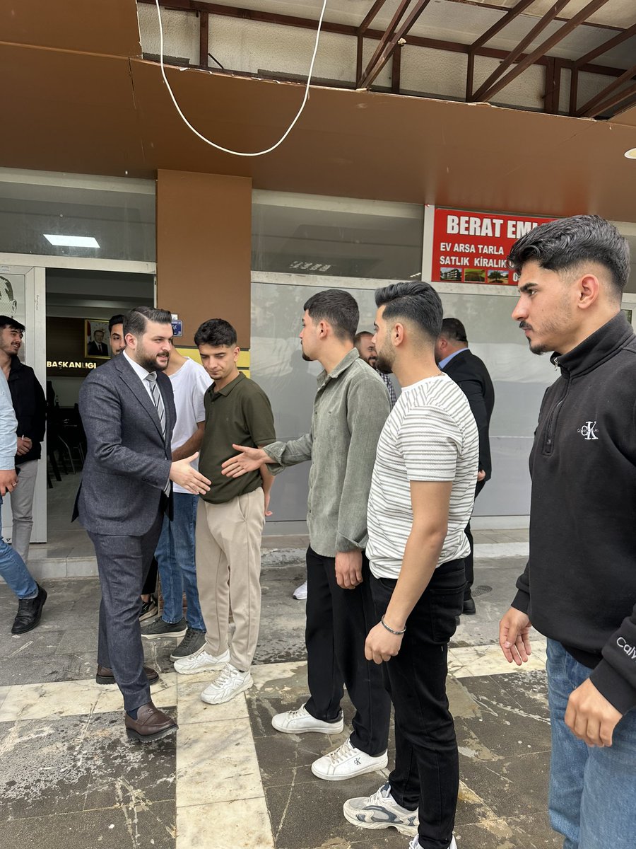 Şanlıurfa Ak Parti İl Gençlik Kolları Başkanımız <a href="/furkankucukk_/">Furkan KÜÇÜK</a> ve İl Yönetim Kurulu Üyeleri Teşkilatımızı ziyaret ederek parti çalışmaları hakkında istişarelerde bulundular.Ziyaretlerinden dolayı İl Başkanımıza teşekkür ederiz.
<a href="/avmehmetakgun/">Mehmet Akgün</a>
<a href="/avyusufibis/">Yusuf İBİŞ</a>  <a href="/milhamigunbegi/">M.İlhami GÜNBEGİ</a>