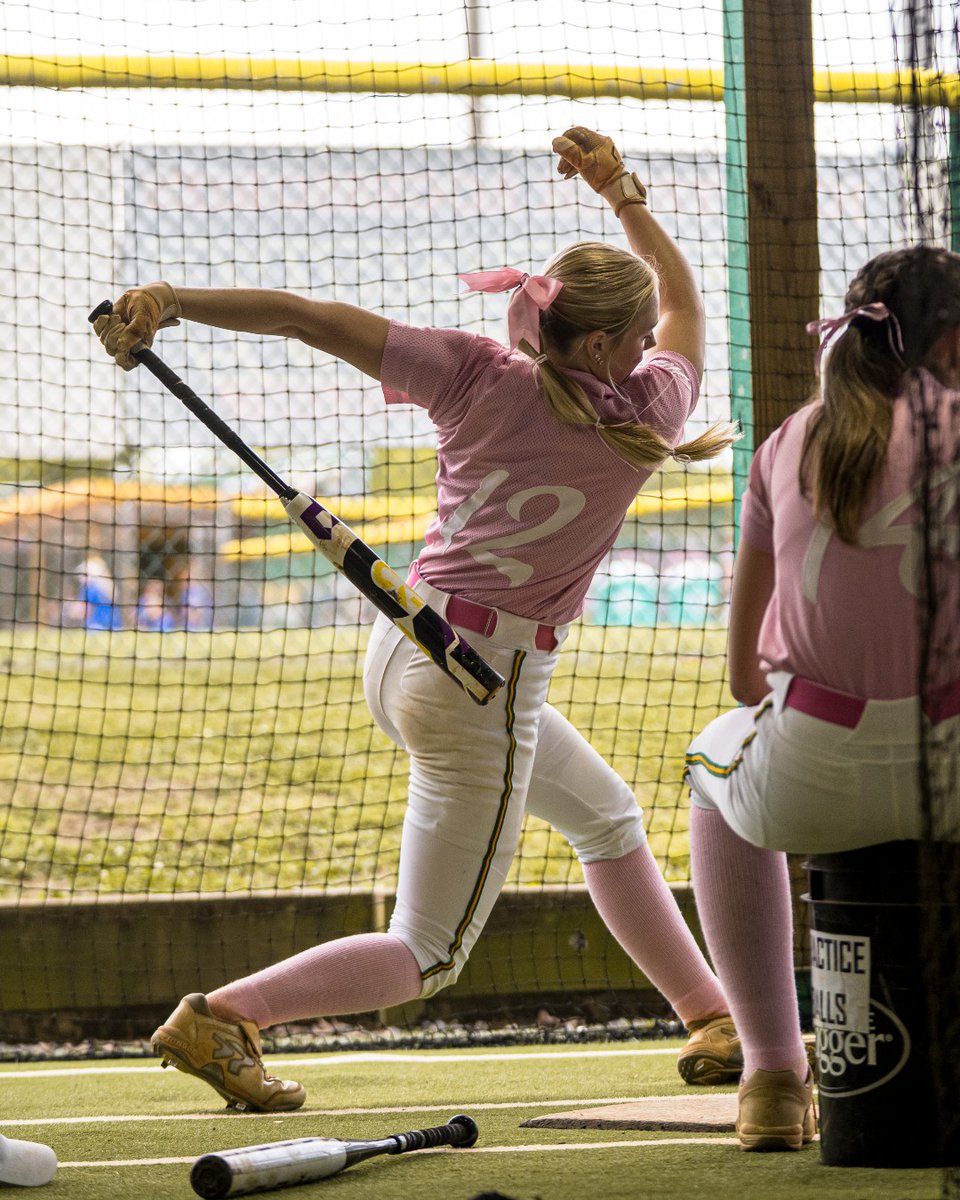 Summerville’s swingin’ it.

(📸: summervillesoftball via IG)