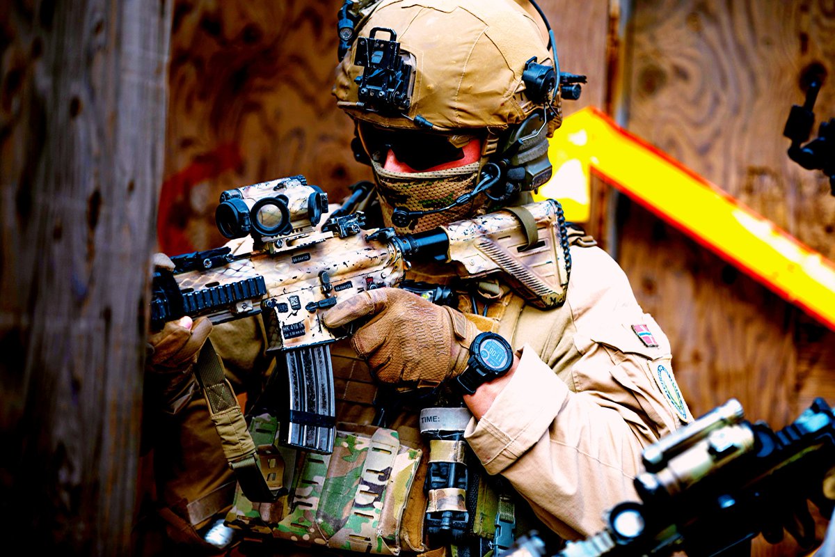 SWAT70 SWAT70 tweet media