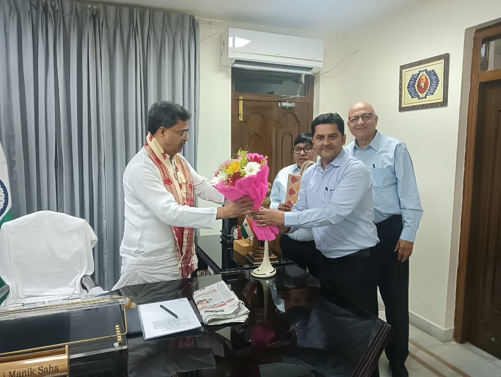 rajivkumar_ca's tweet photo. Had the opportunity to meet the Hon’ble Chief Minister of Tripura to present our plan of action and seek support in serving the people of Tripura..

@tripura_cmo help is incredible in our project success and his care for people of Tripura.. 
@PNGRB_ @PetroleumMin https://t.co/oaF8pdEjZ2