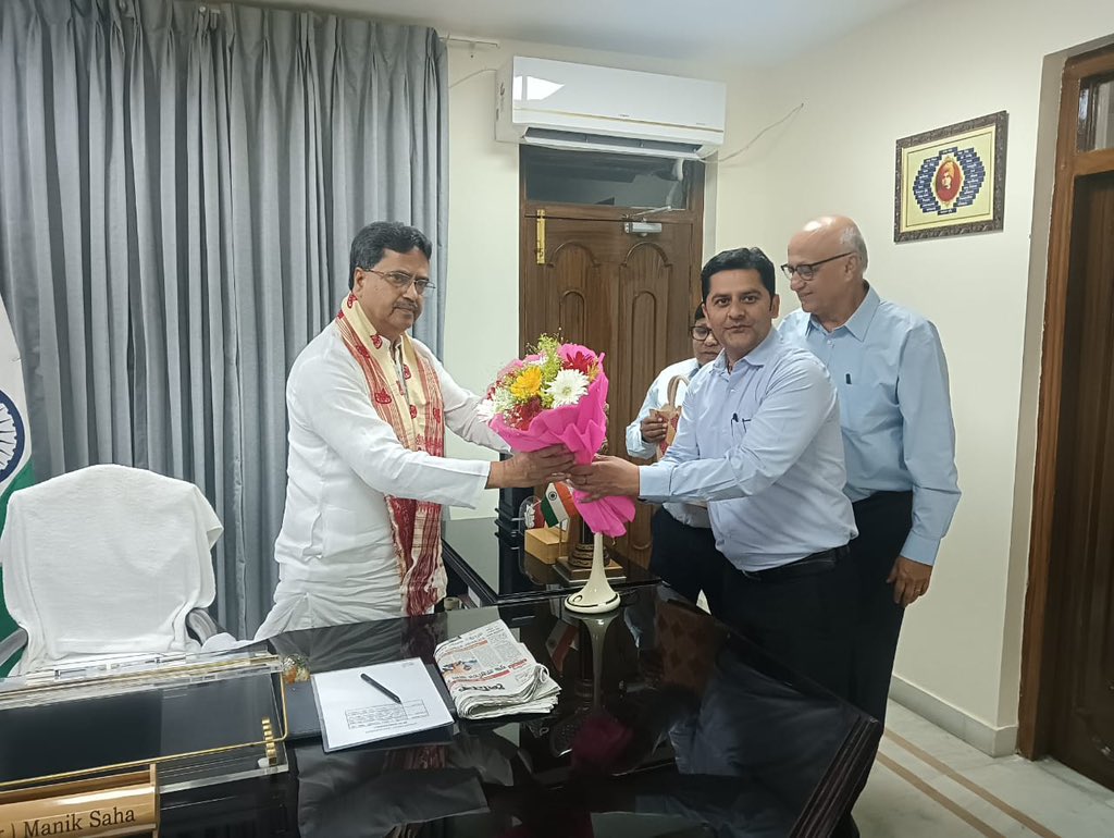 rajivkumar_ca's tweet photo. Had the opportunity to meet the Hon’ble Chief Minister of Tripura to present our plan of action and seek support in serving the people of Tripura..

@tripura_cmo help is incredible in our project success and his care for people of Tripura.. 
@PNGRB_ @PetroleumMin https://t.co/oaF8pdEjZ2
