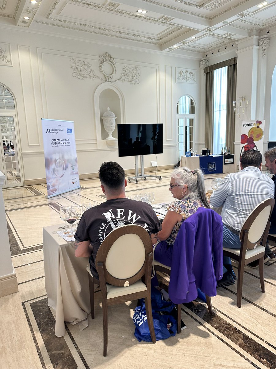 SOLwines tweet media