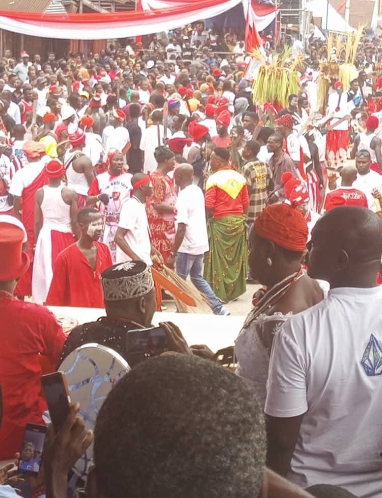 kel_gains's tweet photo. Massive turnout as the Indigenous Urhobos of Warri South LGA, turn up for the legendary Ovwurie Festival of Agbarha Warri Kingdom!
Celebrating unity , A vibrant display of our living heritage and cultural pride.
Oroggoooo!⚔️
#WADOCITY #AgbarhaWarri #UrhoboPride #DeltaVibes https://t.co/wuhe2nJDpx