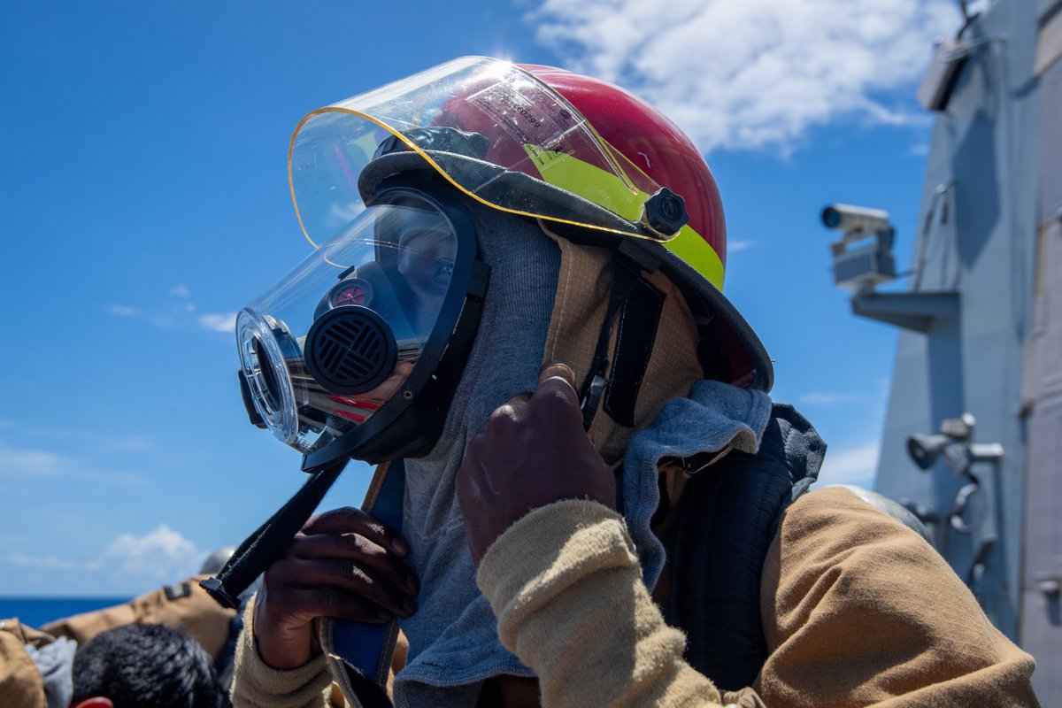 USPacificFleet's tweet image. Sailors aboard USS Gridley (DDG 101) hone firefighting, flight safety, and air operations skills in the Philippine Sea during a scheduled U.S. 7th Fleet deployment—demonstrating the Navy’s commitment to a free and open Indo-Pacific. 🇺🇸⚓ #USNavy #IndoPacific #ForwardDeployed