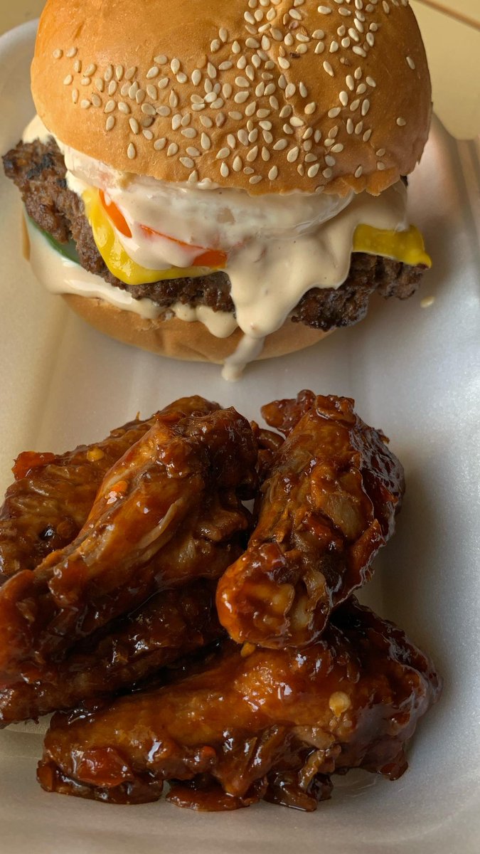 antyburger_'s tweet photo. Jama'a kwana biyu👀
It's salary week. A yi wa rai alheri 🌚
Regular beef burger and 5pcs of wings going for ₦5000 instead of ₦7000 on Saturday Insha Allah.
(cheese is 1000)
📍Abuja

Kindly retweet please 🙏 https://t.co/JTwWHjWBQj
