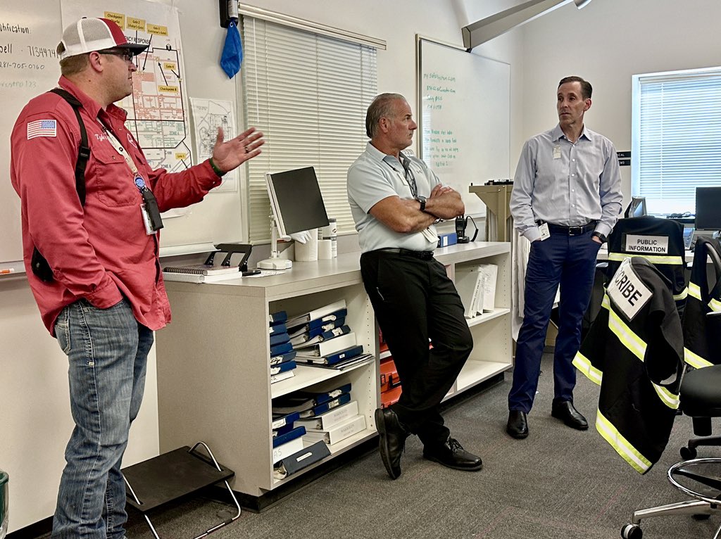 CovestroBaytown's tweet photo. We were honored to host CEO of @AmChemistry @JahnChris for a site visit yesterday. Great discussions were had with site leadership on new innovative developments in Baytown, as well as the power of advocacy and the bright future ahead for the #ChemicalIndustry. Thank you, Chris! https://t.co/RVAFpe52Er
