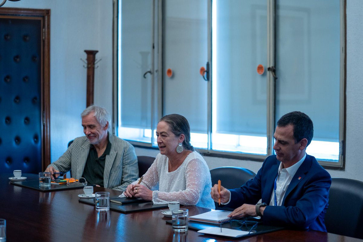 🔸Ministra Orellana y subse Donaire se reunieron con la vicepresidenta de Banco Estado, Verónica Kunze, para abordar el convenio entre <a href="/BancoEstado/">BancoEstado</a> y #ChileCuida sobre atención preferente a personas con Credencial de Personas Cuidadoras y seguir avanzando en sus derechos 🫱🏻‍🫲🏼