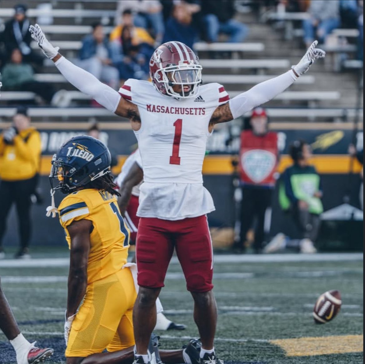 Jaiziah Battle (@jaiziahbattle) on Twitter photo After a great conversation with <a href="/coach_celiscar/">Donald Celiscar</a> I’m blessed to have received my first D1 offer from University of Massachusetts ❤️ #Flagship 🚩
<a href="/GradyMorrell/">Grady Morrell "Coach G"</a> <a href="/QBTucker/">Coach Tucker</a> <a href="/BartowFb/">Bartow Yellow Jackets Football</a> <a href="/BartowBoosters/">BHS Athletic Boosters</a> <a href="/H2_Recruiting/">Hasani (H2) | Football Recruiting</a> <a href="/JohnGarcia_Jr/">John Garcia, Jr.</a> <a href="/ChadSimmons_/">ChadSimmons</a> <a href="/RivalsFriedman/">Adam Friedman</a> <a href="/TomLoy247/">Tom Loy</a> After a great conversation with <a href="/coach_celiscar/">Donald Celiscar</a> I’m blessed to have received my first D1 offer from University of Massachusetts ❤️ #Flagship 🚩
<a href="/GradyMorrell/">Grady Morrell "Coach G"</a> <a href="/QBTucker/">Coach Tucker</a> <a href="/BartowFb/">Bartow Yellow Jackets Football</a> <a href="/BartowBoosters/">BHS Athletic Boosters</a> <a href="/H2_Recruiting/">Hasani (H2) | Football Recruiting</a> <a href="/JohnGarcia_Jr/">John Garcia, Jr.</a> <a href="/ChadSimmons_/">ChadSimmons</a> <a href="/RivalsFriedman/">Adam Friedman</a> <a href="/TomLoy247/">Tom Loy</a>