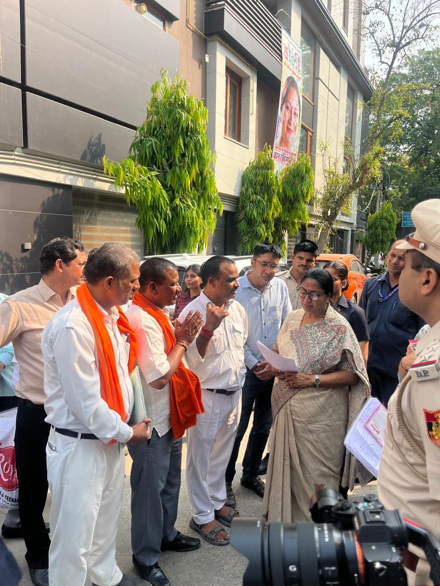 Upender88195206's tweet photo. @drpankajbjp @narendramodi @JPNadda @amitisinvesting @gupta_rekha @moayush @AyushmanNHA मंत्री जी प्रणाम ऑटो टैक्सी चालकों से संबंधित मुद्दे को लेकर मुख्यमंत्री जी को लेटर दे चुके है।
आपसे मिलने के लिए कई बार मेल डाल चुके पर सर कोई जवाब नही आ रहा है। आपका अपना ऑटो टैक्सी यूनियन रजि के पदाधिकारी आपसे मिलना चाहते है। कृप्या समय देने का कष्ट करें आपकी अति कृपा होगी। https://t.co/Lr9dmAmb0y