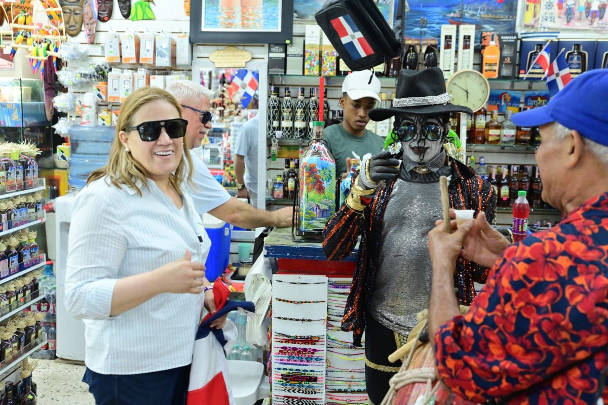 MerijoelDuran's tweet photo. La historia me abrazó fuerte en la Zona Colonial… y me recordó por qué llevo a Santo Domingo en el alma. Caminar por estas calles es honrar nuestra independencia, nuestra cultura, nuestra identidad. https://t.co/M9F8cW6tda