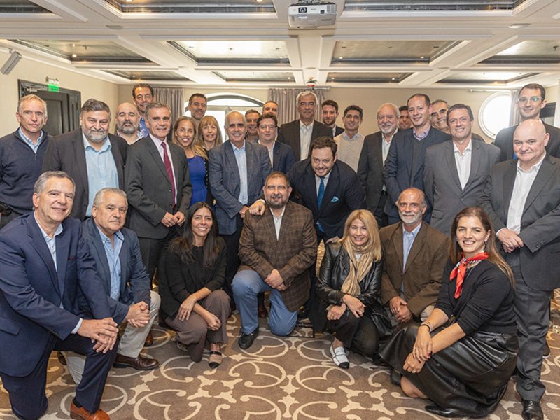 Reforzamos nuestro compromiso con la #EconomíaDelConocimiento💡 

En la Asamblea Anual de Socios de <a href="/Argencon/">Argencon</a>, participamos de la planificación de estrategias para impulsar el desarrollo y la exportación de servicios del conocimiento 🌍💻 Conocé más 👉 acortar.link/DO5zyH
